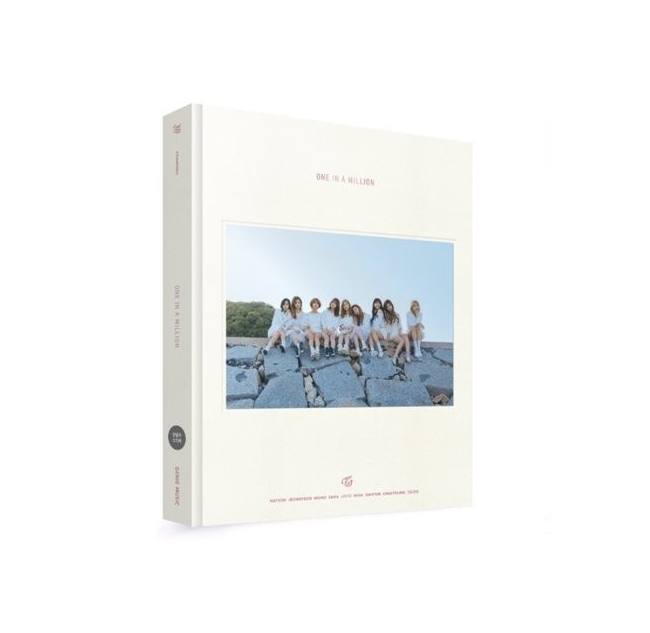 TWICE フォトブック ONE IN A MILLION 20.png?v=1739168523