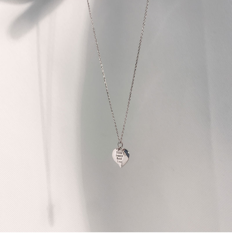 BLACKPINK  OFFICIAL  HEART LOGO NECKLACE